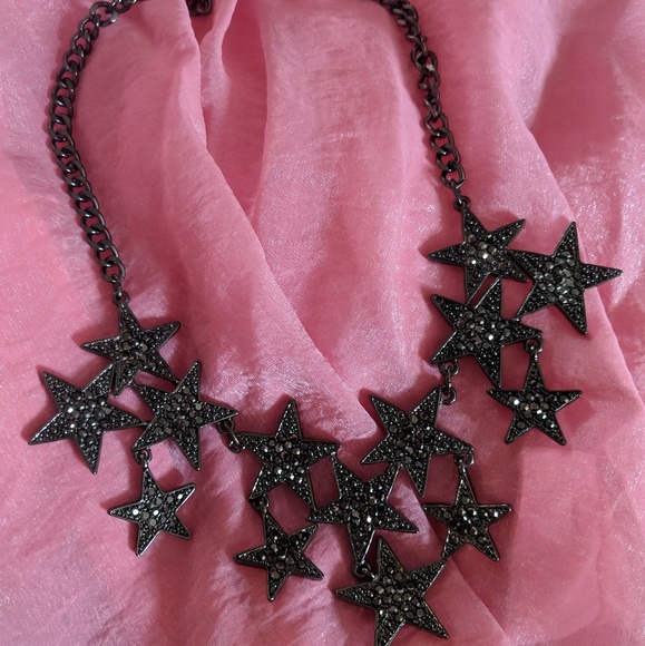 Dark Elegance Gothic Star Necklace - Picture 4 of 5